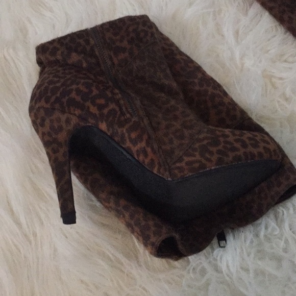 Leopard boots with heels - Picture 2 of 8